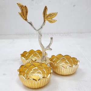 Ensemble de 3 bols décoratifs à texture martelée plaqués or avec poignée latérale, plateau en aluminium et bois - Product Image 6