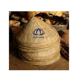 Chapeau traditionnel vietnamien en gourde sculptée à la main, très demandé |   Accessoire photo et souvenir culturel écologiques et durables - Product Image 1