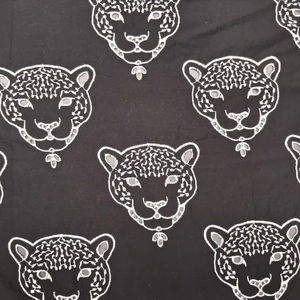 Tela de Algodón Negra Bordada con Motivo de Cabeza de Leopardo Blanco, Diseño Animal en Toda la Superficie, Trabajo con Hilo Buti, Material para Vestidos - Product Image 1