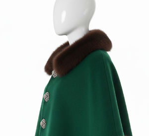 Capes en fourrure élégantes pour femmes – Vêtements d'extérieur de luxe en fausse fourrure, veste d'hiver douce et moelleuse, cape tendance pour femmes pour les soirées - Product Image 4