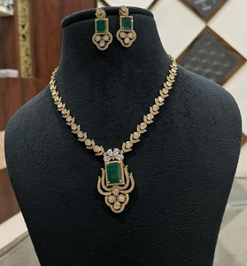 Impresionante conjunto de collar de moissanita chapado en oro de latón de primera calidad con pedrería Kundan para mujer, colección para bodas. - Product Image 2