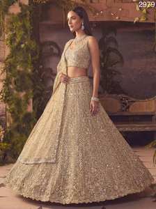 Lehenga Choli de mariée brodé en or avec dupatta en filet, tenue de mariage de luxe pour femmes - Product Image 3