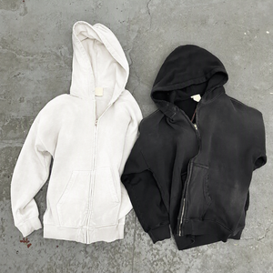 Sudadera con capucha extragrande de mezcla de algodón con estampado gráfico, bolsillo canguro, puños acanalados y capucha ajustable para un estilo casual contemporáneo. - Product Image 4
