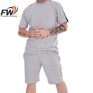 Conjunto casual de camiseta y pantalones cortos para hombre, de manga corta, cuello redondo, en varios colores y tallas. - Product Image 2