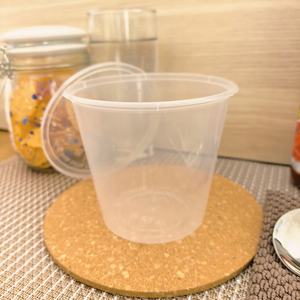 ฝาปิดแบบใช้แล้วทิ้ง ขนาด 30 ออนซ์ ผลิตจากพลาสติก PP เกรดสำหรับอาหาร เป็นมิตรต่อสิ่งแวดล้อม ปราศจากสาร BPA ใช้กับเครื่องล้างจานได้ ใช้กับไมโครเวฟได้ ใช้กับช่องแช่แข็งได้ ย่อยสลายได้ทางชีวภาพ สามารถนำไปทำปุ๋ยหมักได้ TW - Product Image 4