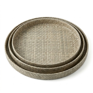 Plateau de service rond en Pandanus, couleur naturelle, fait main, élégant, Asie, Indonésie, lot de 3, décoration de Noël - Product Image 1