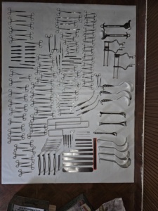 Kit chirurgical de laparotomie Azicon de 197 pièces pour chirurgie abdominale majeure, comprenant un rétracteur Balfour, des pinces hémostatiques Kelly et des ciseaux Mayo - Product Image 5