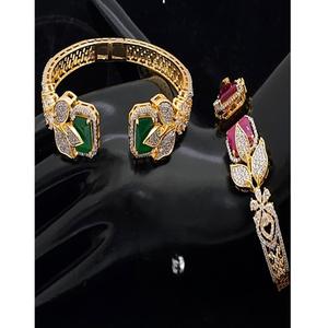 สร้อยข้อมือดีไซน์เก๋ประดับเพชรซิคอนชุบทองคุณภาพพรีเมียม สวยหรู โดดเด่น เปิดปิดได้ เหมาะสำหรับผู้หญิงและเด็กผู้หญิง สวมใส่ในงานปาร์ตี้ - Product Image 2