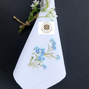 ผ้าลินินธรรมชาติปักลายดอกฟอร์เก็ตมีน็อต นุ่มแต่ทนทาน สร้างสัมผัสอ่อนโยนและอบอุ่นให้กับโต๊ะ - Product Image 3