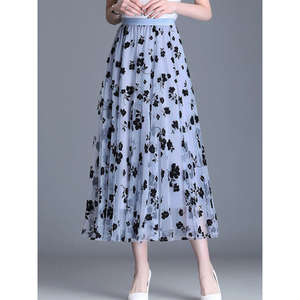 Jupe trapèze élégante et tendance pour femme, taille haute élastique, en maille florale, dentelle et flocage, idéale pour l'automne et l'hiver, parfaite pour les soirées. - Product Image 5