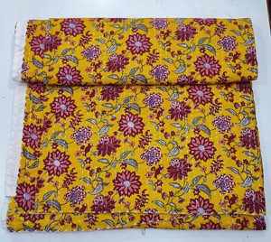 Floral Printed Cotton <b>Quilted</b> <b>Throw</b> Eco-Friendly Wedding Hotel Yellow Red Pattern Classic Home Decor All-Season Hand-Stitched - Product Image 1
