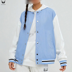 เสื้อแจ็คเก็ตวาร์ซิตี้สีฟ้าอ่อนขาวแบบยูนิเซ็กซ์ ปี 2026 แขนยาวปกติ คอปกพับได้ ติดกระดุม สวมใส่สบายๆ สำหรับฤดูใบไม้ร่วง - Product Image 6