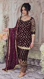 Conjunto de Lehenga Choli con Bordado Intenso y Lentejuelas, Lehenga de Diseñador para Novia con Dupatta, para Bodas y Fiestas - Product Image 2