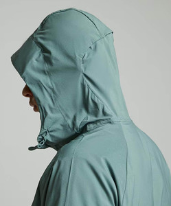 Ensemble coupe-vent léger et respirant pour homme avec short assorti, style urbain, 100 % polyester, résistant à l'eau et séchage rapide - Product Image 4