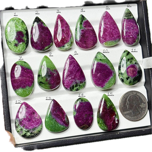 Rubí en zoisita, pieza única seleccionada, precio por pieza, piedra preciosa perfecta para joyeros, piedra natural auténtica y cabujón. - Product Image 1