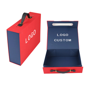 Caja de Regalo de Cartón Rígido Plegable Magnética Impermeable Ecológica de Diseño de Lujo con Asa Personalizada para Empaque de Ropa Reciclada - Product Image 3