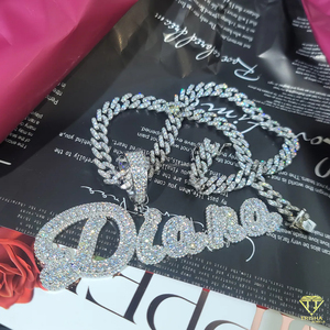 Collier pendentif de luxe « Diana » avec lettres bulles serties de diamants de laboratoire, bijoux hip-hop - Product Image 1