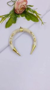 Colgante de luna creciente de hueso natural de 3 pulgadas con incrustaciones de latón de doble colte y detalles en oro y plata, joyería hecha a mano - Product Image 5