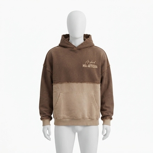 Sweat à capuche homme marron beige colorblock avec panneau à bords bruts, poche kangourou, coupe oversize personnalisée, style streetwear - Product Image 1
