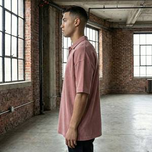 T-shirt streetwear homme personnalisé avec logo OEM, coupe décontractée à épaules tombantes, imprimé tricoté rose poudré, 100 % coton vierge - Product Image 3