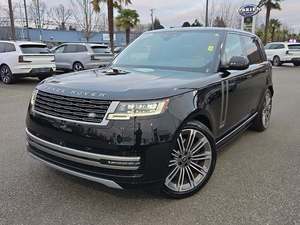 Splendido Land Rover Range Rover AutoP400 SE AWD Nero 2024 Usato con Tetto Apribile SUV di Qualità al Miglior Prezzo - Product Image 4