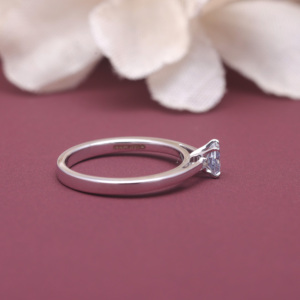 Bague de fiançailles solitaire en argent sterling 925 massif avec diamant de laboratoire certifié IGI, taille coussin bleue, pour femme - Product Image 3