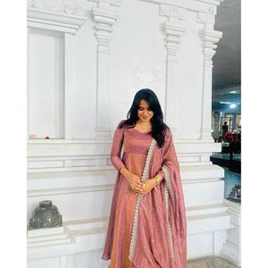 ชุดราตรีผ้าตาข่ายลายทแยงมีสีชมพูสำหรับเด็กจาก Dupatta มาใหม่ - Product Image 3