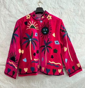 เสื้อแจ็คเก็ตกำมะหยี่สีชมพูสดใสสำหรับผู้หญิง ปักลายซูซานี งานแฮนด์เมด สไตล์โบโฮ  ลายดอกไม้และต้นปาล์มหลากสีสัน - Product Image 4