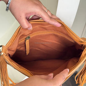 Nouveau sac à bandoulière à franges en cuir usiné à la main de mode personnalisée pour femmes sac à main à bandoulière en cuir de vachette véritable de luxe de haute qualité - Product Image 6