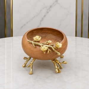 Soporte de Pastel de Madera de Lujo de 2 Niveles con Diseño Floral Dorado, Bandeja Decorativa Ecológica Hecha a Mano para Uso en el Hogar y Hoteles - Product Image 3
