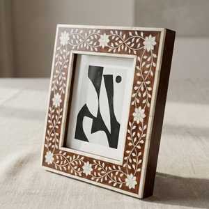Cadre photo moderne haut de gamme en résine et os incrusté, support photo artisanal exclusif avec motif sophistiqué pour un style élégant - Product Image 3
