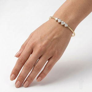 Bracelet Legacy Love Four Heart Family Bond en or jaune 18 carats avec diamant de laboratoire certifié IGI, classique pour femme, à porter tous les jours, 8-10 grammes - Product Image 2