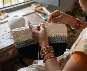 Bolso Mini Estilo Vintage con Cadena – Bolso de Hombro Boho con Rayas Negras y Grises, Elegante con Perlas y Dos Correas, Tejido de Cordón de Algodón - Product Image 3