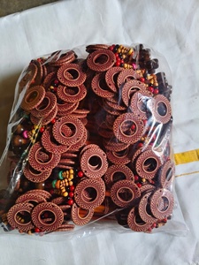 Palillo para el Cabello de Madera Ecológico Hecho a Mano de 13 CM con Cuentas, Flores, Borlas y Diseño Geométrico de Concha |   Accesorios para el Cabello con Pasadores Étnicos para Mujer - Product Image 2