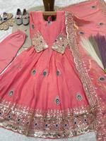 Ensemble de robes ethniques pour enfants en gros avec broderie en soie lourde, bas en micro-coton et dupatta à sequins de créateur