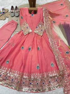 Conjunto de Vestido Étnico para Niños al por Mayor con Bordado de Seda Pesada, Base de Micro Algodón y Dupatta de Lentejuelas de Diseño - Product Image 4