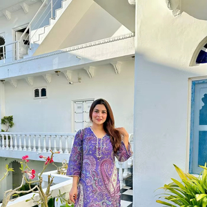 Conjunto de Traje de Algodón Suave con Estampado Paisley Lavanda para Mujer, Top y Pantalón Tulipán con Dupatta Estampada, Traje de Verano de 3 Piezas - Product Image 1