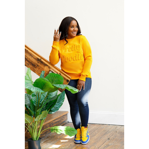 Sudadera de Invierno de Felpa Suave de Algodón Premium con Capucha y Bordado de la Hermandad Sigma Gamma Rho para Mujer, Color Oro Sólido - Product Image 5