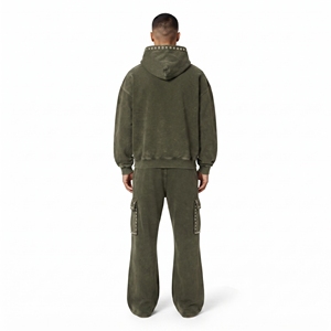 Conjunto Deportivo para Hombre en Verde Oliva con Lavado Ácido, Sudadera con Capucha de Algodón Grueso y Pantalones Jogger de Pierna Ancha - Product Image 2