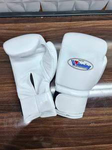 Guantes de Boxeo Sanda Personalizados de Piel de Vacuno Premium con Cierre de Velcro y Correa Ajustable para Adultos - Product Image 2