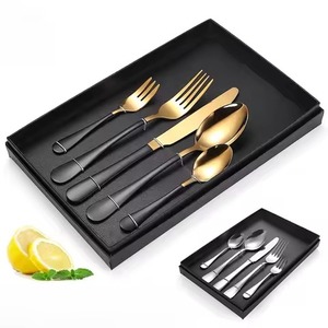 ชุดช้อนส้อมทองเหลืองพรีเมียมสีทองพร้อมด้ามจับลายดำ ชุดอุปกรณ์รับประทานอาหารสุดหรูสำหรับจัดโต๊ะอาหารในงานเลี้ยง - Product Image 1