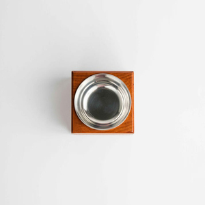 Brûleur d'encens carré moderne en bois avec bordure sculptée et insert en métal amovible pour ajouter une touche au décor de n'importe quel espace de vie - Product Image 4