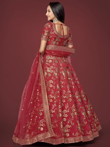 Conjunto de Lehenga Bordado Floral Borgoña, Traje de Boda, Blusa Anarkali, Dupatta de Tela, Vestido de Novia para Festivales, Rivaayat House, En Stock - Product Image 5