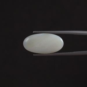 Opale naturelle blanche en vrac, 4,24 carats, taille ovale 20x10mm, certifiée IGI, taillée et polie à la main, légèrement cirée/huileée - Product Image 1