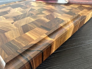 Tabla de cortar rectangular de madera con diseño de agarre fácil - Product Image 4