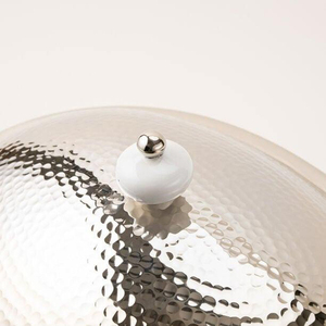 Plat à chafing dish élégant en argent martelé avec support à découpes arabes, idéal pour servir avec style lors de mariages - Product Image 3