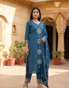 Ensemble Kurta en coton bleu brodé pour femme Hari Om Creations avec broderie géométrique faite à la main, col en V, manches trois quarts, longueur intégrale - Product Image 3