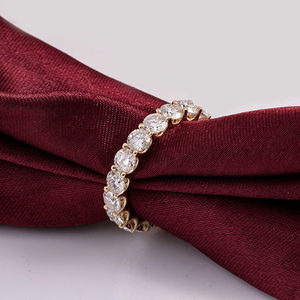 Anillo de Eternidad con Moissanita de Corte Redondo, Anillo de Diamantes de Eternidad Completa en Oro, Anillo de Boda para Mujer, Apilable - Product Image 3