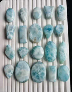 Cabujón de Larimar Natural Pulido de Formas Mixtas, Gema de Larimar Hecha a Mano para Joyería - Product Image 2