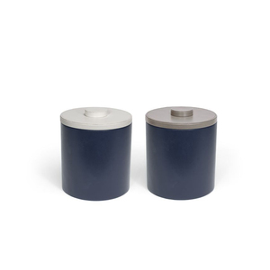 Seau à glace moderne en similicuir bleu marine, doté d'un corps cylindrique isolé, d'un couvercle cousu assorti et d'un bouton supérieur circulaire. - Product Image 4